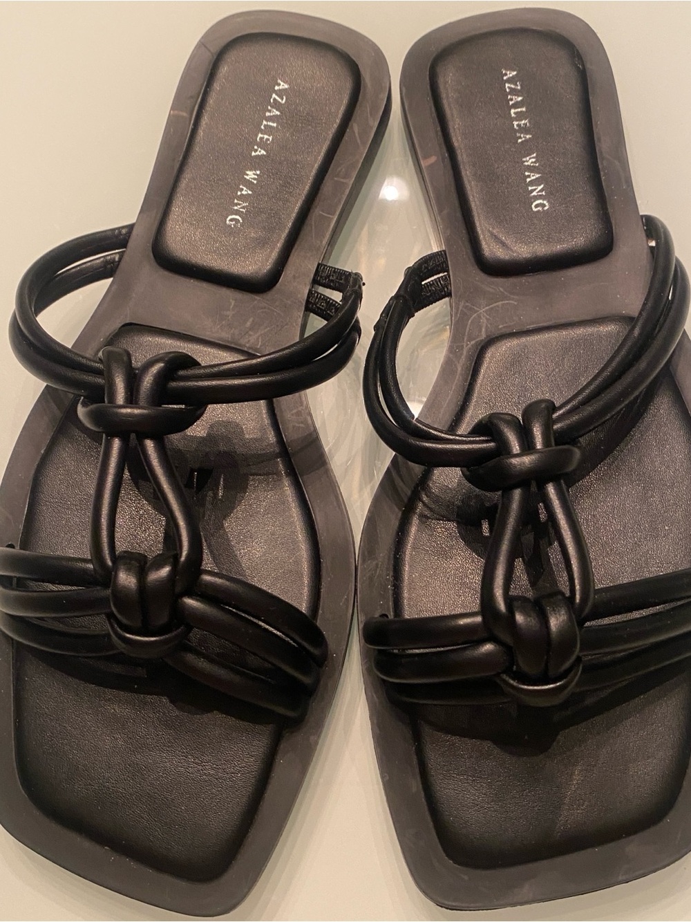 NWOT Azalea Wang Black Knotted Strappy Flat Sandals Size 7 / Fits 7 NARROW